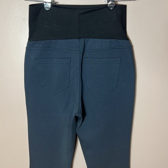 Liverpool Ponte Maternity Leggings - Picture 4 of 7